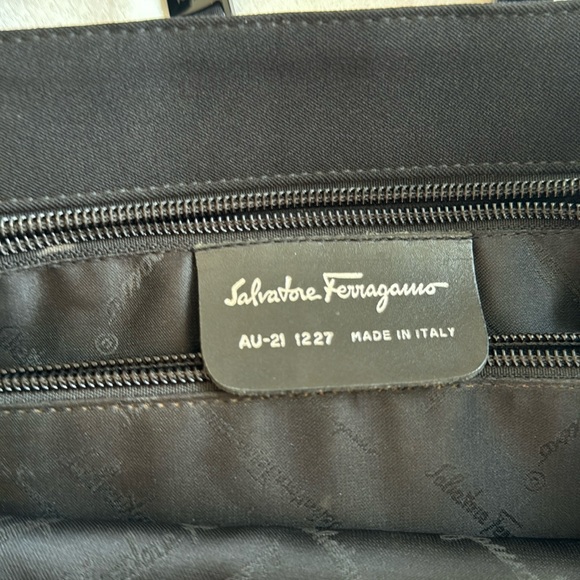 🔥Salvatore Ferragamo Womens Bag - Picture 16 of 17